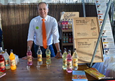 Jan Kruse Hansen van The Green Oak uit Denemarken toonde de softdrinks van Ondlings aan de bezoekers. 